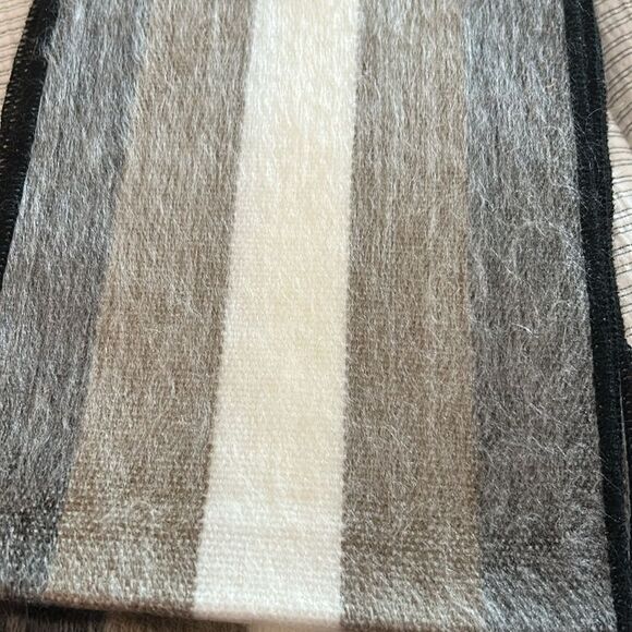 Beautiful alpaca scarf from Ecuador so soft and warm! - Picture 7 of 12